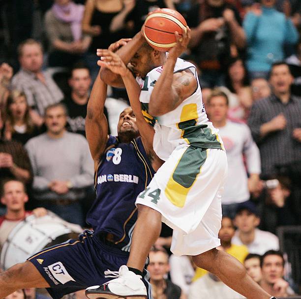 皮球在空中 皮球在空中