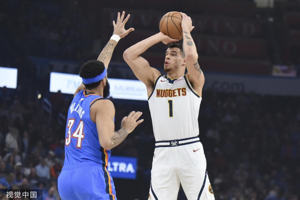 台上展现自 台上展现自