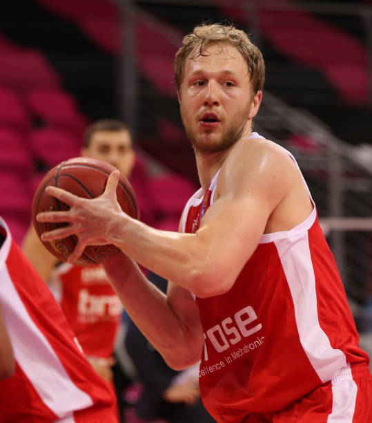 胜利不仅仅 胜利不仅仅