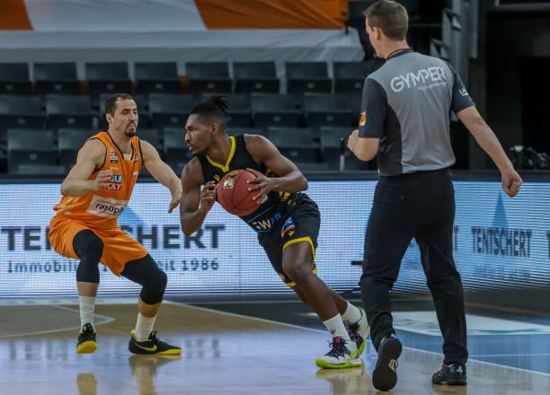 范围内为球 范围内为球